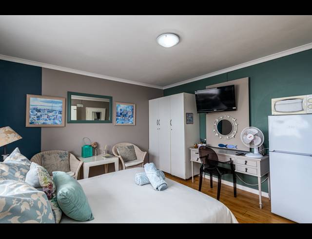13 BEDROOM GUEST HOUSE FOR SALE IN SUNSET BEACH